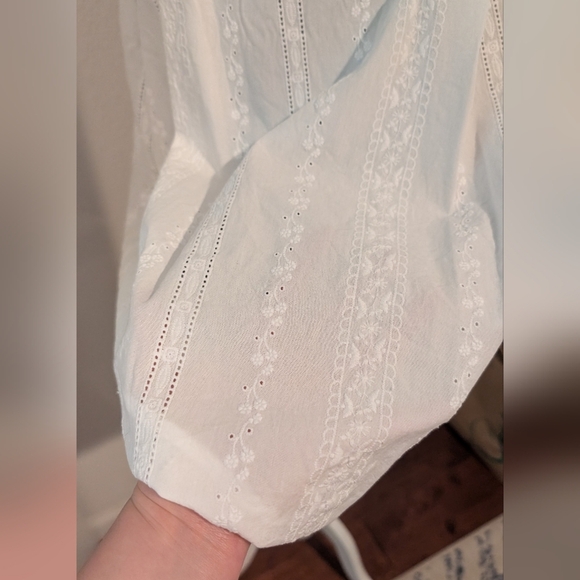 NWOT White Sleeveless Eyelit Cotton V-Neck Tank Blouse Size XL - Picture 2 of 7